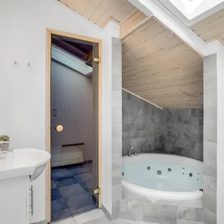 4 Bedroom Beautiful In *