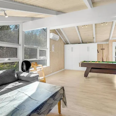 4 Bedroom Beautiful In Jerup