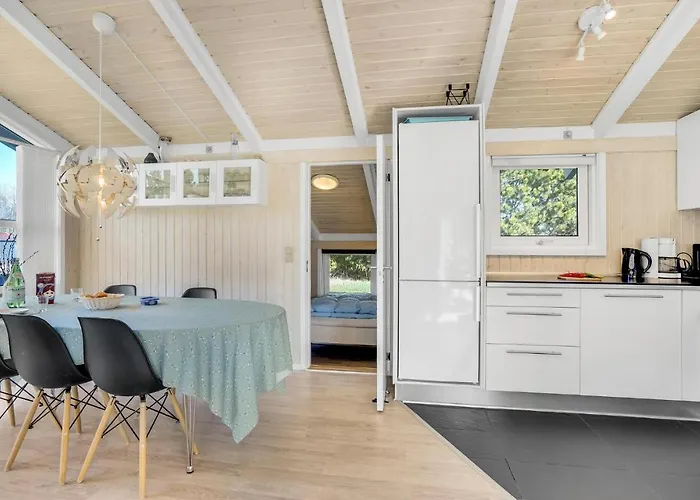 4 Bedroom Beautiful In Jerup