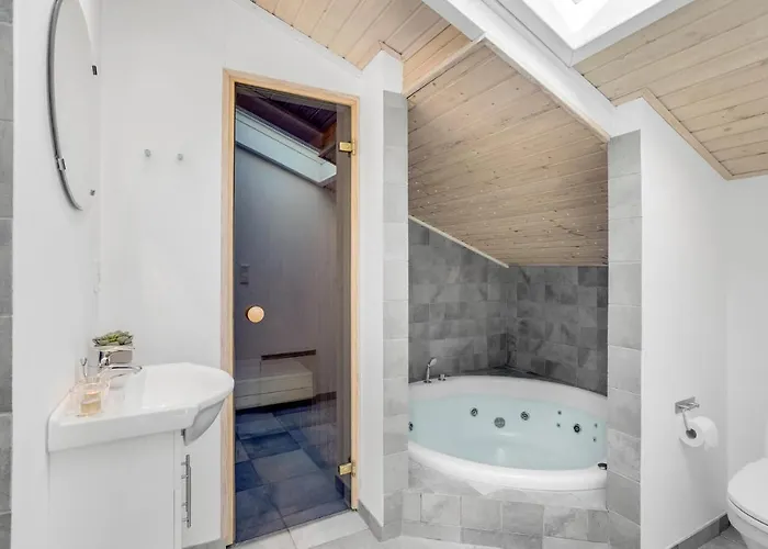 4 Bedroom Beautiful In *